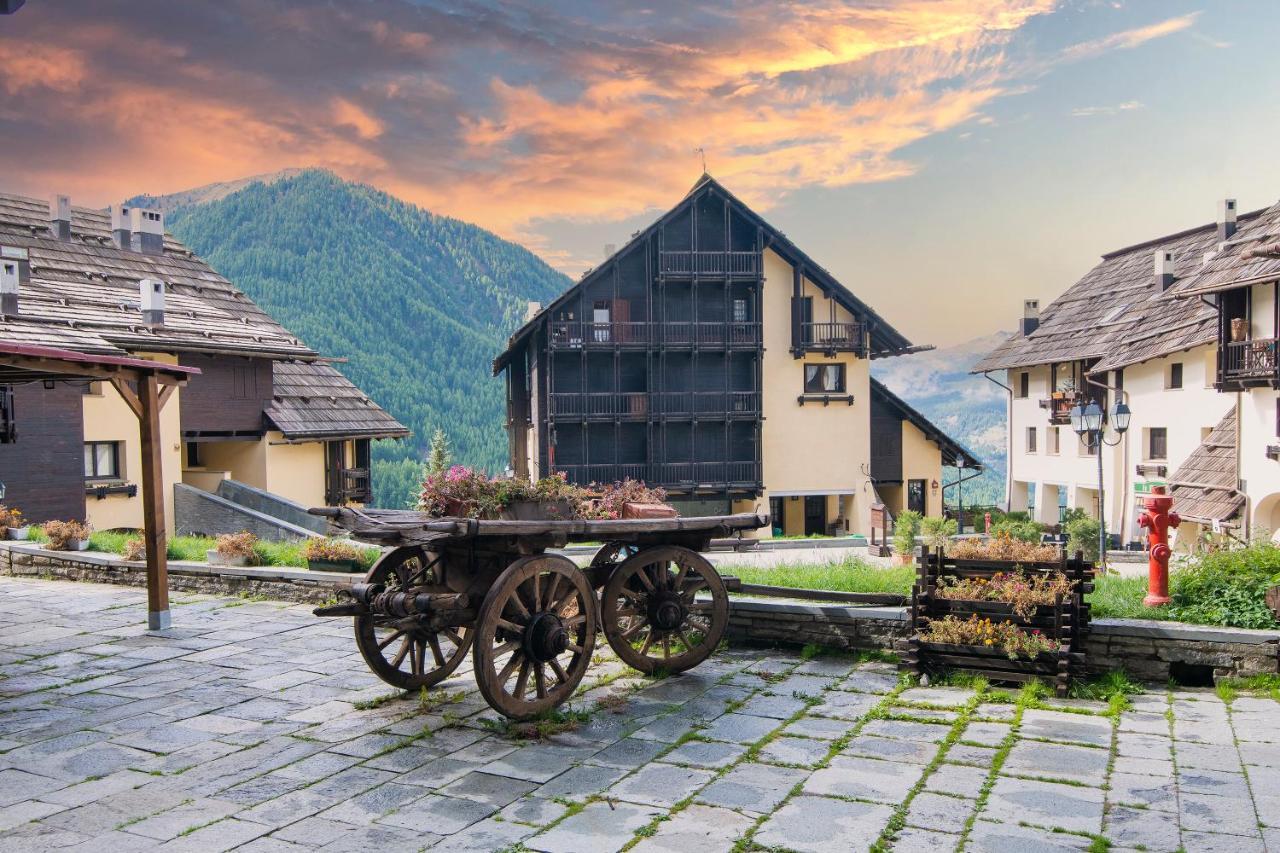 Grange Hike & Ski Sestriere Apartments エクステリア 写真