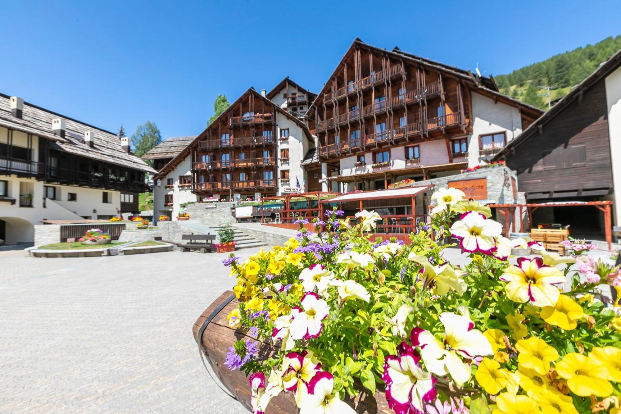 Grange Hike & Ski Sestriere Apartments エクステリア 写真